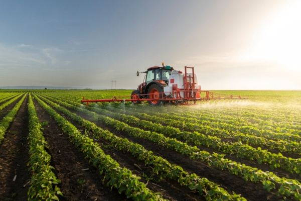 tractor and farm field depicting propane supporting Modern Farming Operations