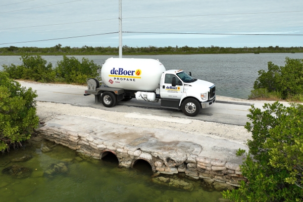 deBoer Propane delivery truck