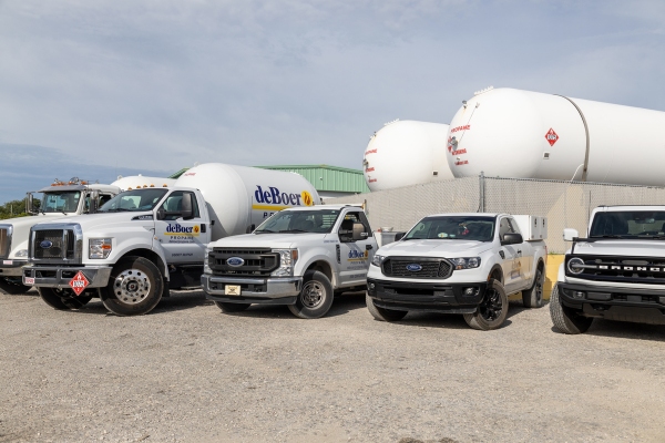 deBoer Propane truck and storage tanks
